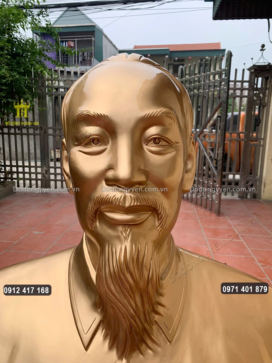 Gương mặt B&aacute;c được chạm khắc sắc n&eacute;t, v&ocirc; c&ugrave;ng hiền hậu v&agrave; uy nghi&ecirc;m